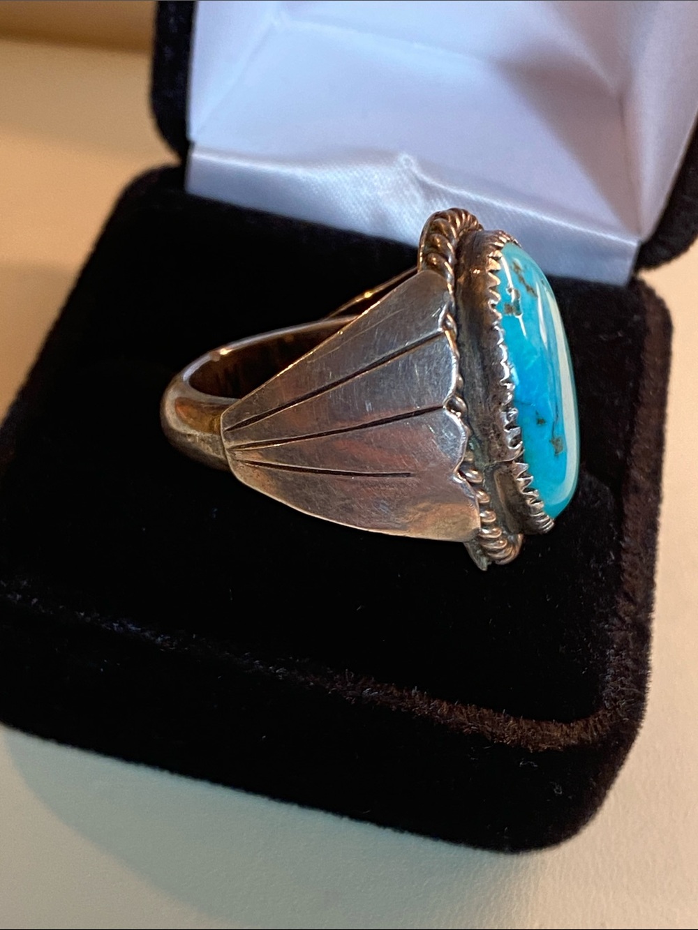 Vintage Native American Zuni Sterling Silver Turquoise Ring
Judy Wallace (8) - Picture 5 of 6